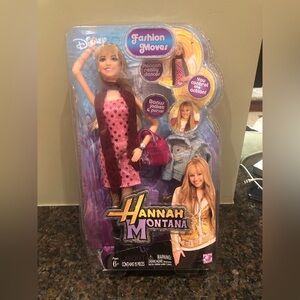 Hannah Montana Fashion Moves Doll
